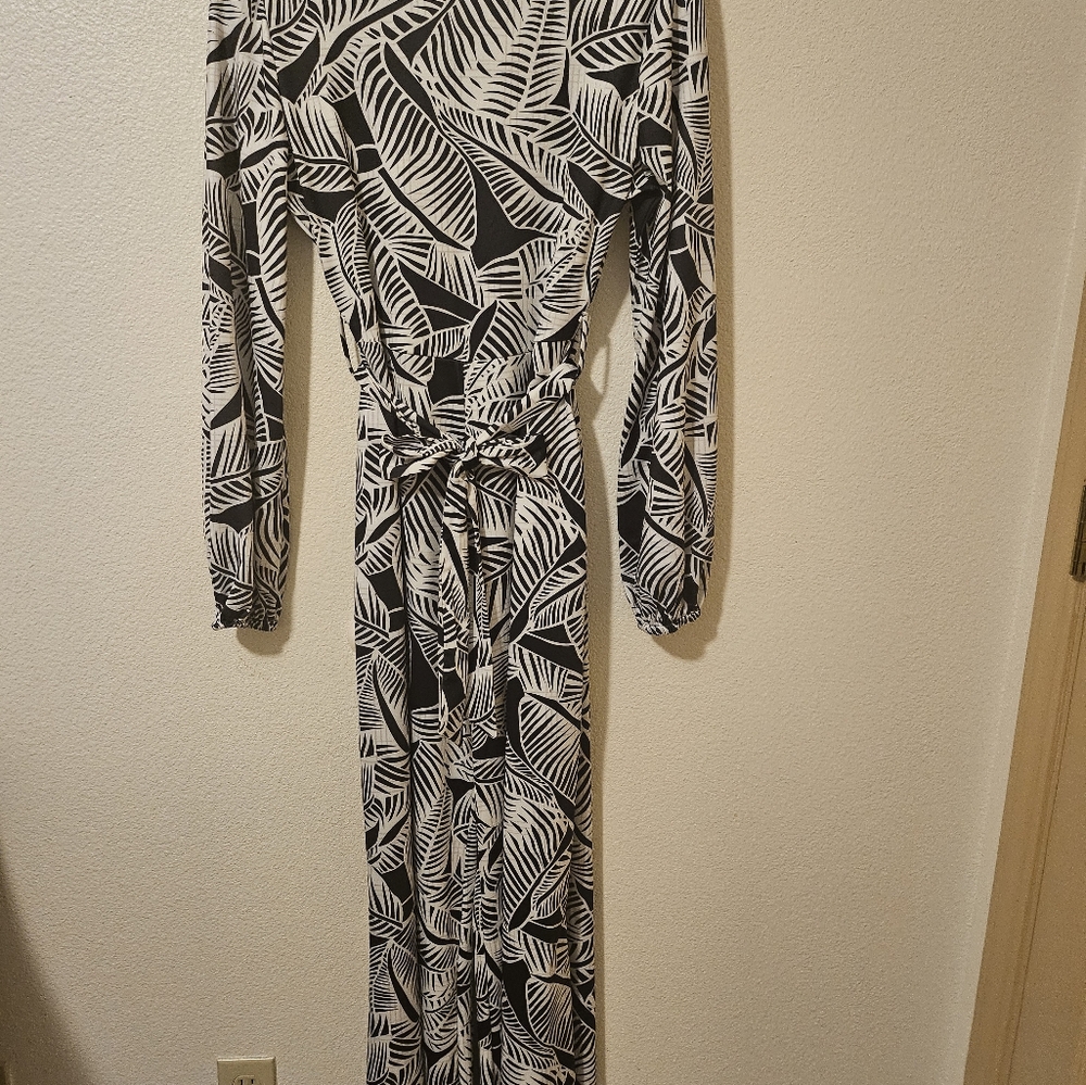 BOUTIQUE  JUMPSUIT BLACK/WHITE SIZE MEDIUM
